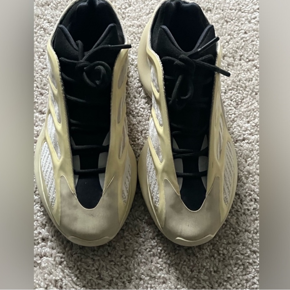 Yeezy 700 v3 Azael